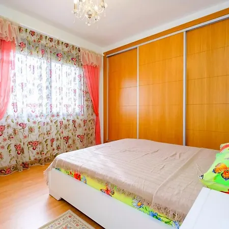 Gabriela Mistral Id119 فيلة *