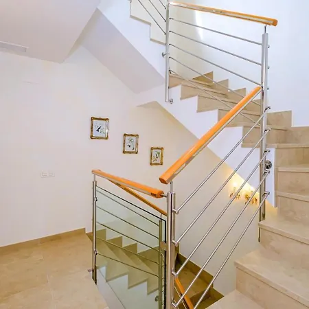 Gabriela Mistral Id119 تورّيفيِخا