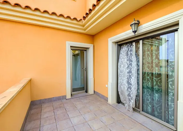 Gabriela Mistral Id119 *