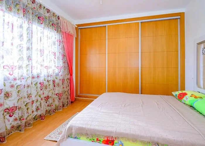 Gabriela Mistral Id119 * Torrevieja